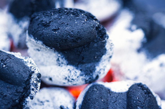 Barbecue charcoal2